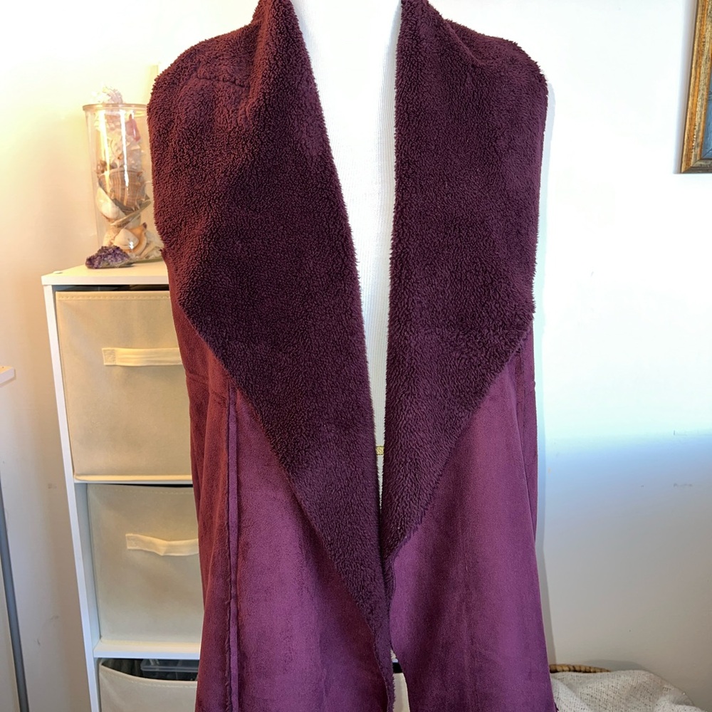 Faux Shearling and Faux Suede XL Burgandy Vest. EUC! Nordstrom Rack - Picture 2 of 13